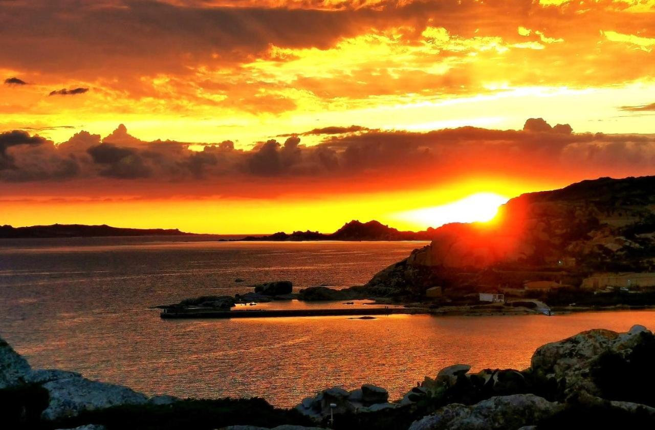 A Punta Tegge Il Mare La Spiaggia Il Tramonto La Maddalena  Dış mekan fotoğraf